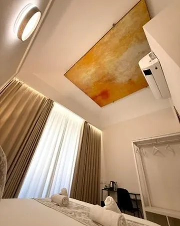 Gasthuis May Home Guest House 4*